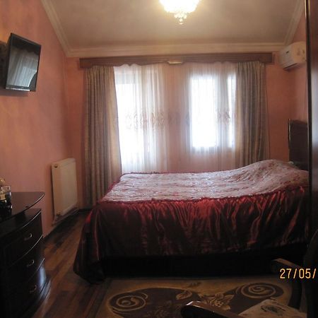 Metaxa Guesthouse バトゥーミ エクステリア 写真