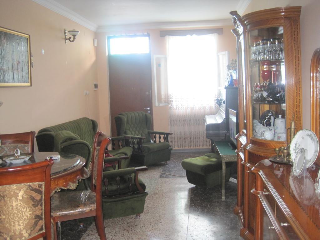 Metaxa Guesthouse バトゥーミ エクステリア 写真